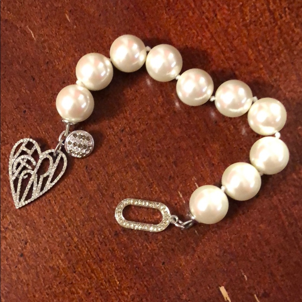 Henri Bendel pearl bracelet
